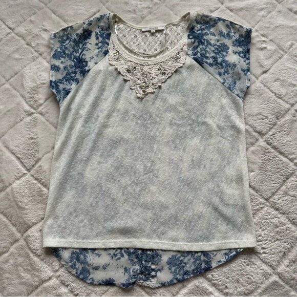 Miss Me | Blue & Cream Jeweled Abstract Floral Crochet Blouse | Size Extra Small - Picture 2 of 9